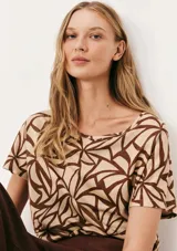 Blusa de viscosa con estampado de rayas verticales en azul marino y blanco, de corte holgado y mangas cortas.