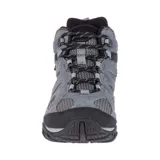 Bota de trekking Merrell Yokota 2 Mid WP, color gris con detalles en negro. Fabricada con gamuza y malla resistente al agua, con tecnología M Select™ GRIP para tracción y M Select™FRESH para control de olores. Cuenta con puntera protectora de goma, soporte de talón de TPU, plantilla Kinetic Fit™ y amortiguación Merrell Air Cushion.