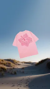 Remerón rosa con estampado de flor de hibisco en la espalda.