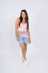 Musculosa corta color marrón con escote redondo.