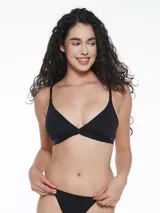 Soutien negro de microfibra sin aro ni relleno, con breteles finos regulables y espalda con cierre de gancho.