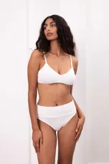 Culotte de algodón color gris claro con cintura alta.