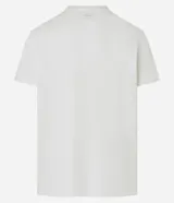 Remera color crudo de corte clásico, con cuello redondo y mangas cortas. Estampado frontal con la frase "Yacht Club" y un dibujo de un velero.