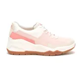 Zapatillas urbanas de cuero color rosa pálido y blanco, con cordones y suela chunky de goma color caramelo.