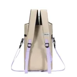 Mochila matera color verde menta con detalles en rosa y negro. Cuenta con un bolsillo frontal extra, correa y llavero desmontable, y tiras con tela mesh. Es apta para termos de 1.5L.