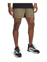Short deportivo color caqui con logo Project Rock estampado en negro.