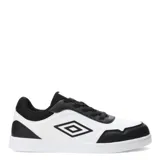 Championes urbanos Umbro color negro, de caña baja y suela plana.