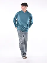 Hoodie gris claro de corte holgado, con capucha y bolsillo tipo canguro. Confeccionado en algodón.