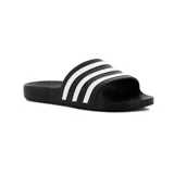 Chancletas Adidas Adilette Aqua, color negro con tres tiras blancas horizontales.