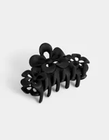 Broche para el pelo negro con forma de tres flores.