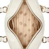 Bolso Guess modelo Cresidia, color blanco con estampado de flores en relieve y logo triangular metálico dorado. Tiene doble asa corta y correa larga ajustable y extraíble. Incluye llavero con dijes colgantes.