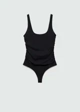Body negro ajustado con tirantes finos, escote redondo y strass.