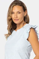 Remera estampada con volados en las mangas, de tejido suave al tacto.