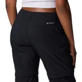 Pantalón negro convertible en short, con tecnología Omni-Shield que repele la humedad y resiste las manchas.