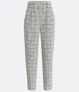 Pantalón zanahoria con estampado de cuadros, botón en la trabilla y tejido tweed.