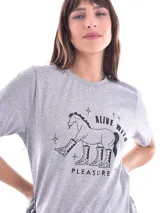 Remera blanca con estampado de dos tigres rojos enfrentados y texto en chino.