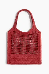 Bolso de mano tipo tote color ladrillo, tejido en paja con diseño calado.