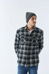 Sobrecamisa de algodón para hombre, con botones y forro interior de corderito, cuenta con bolsillos de estilo cartera.