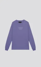 Remera de manga larga lila con corte oversize y hombros caídos. Estampa frontal con frase en blanco.