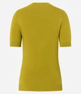 Blusa femenina de viscosa color amarillo mostaza, con cuello redondo y manga corta. Presenta un efecto de punto y terminaciones acanaladas en cuello, mangas y ruedo.