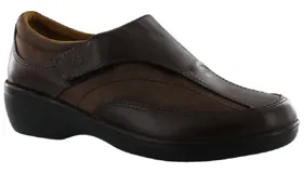 Zapato Lombardino Diabetic color marrón, con ajuste de velcro y suela baja.