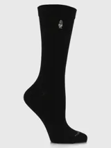 Calcetín de largo medio color negro, con tecnología Comfort Cuff (puño suave) y logo de Hush Puppies bordado en blanco en la caña.