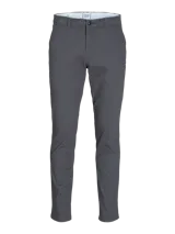Pantalón chino gris con cierre de cremallera.