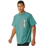Remera de algodón color verde, con corte amplio y estampado lateral de la marca.