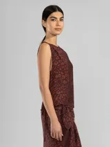 Musculosa de viscosa y poliamida con estampado de flores, con lazos en los costados.