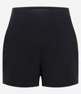 Short negro de tiro alto, corte recto y corto, con cierre lateral de cremallera.