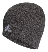 Gorro tipo beanie de tejido en color negro con logo de la marca en un costado.