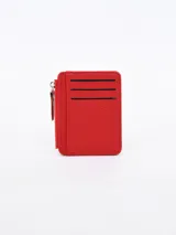 Billetera roja con cierre de cremallera y múltiples ranuras para tarjetas.