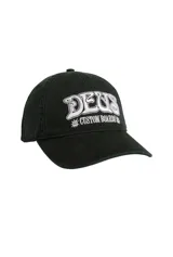 Gorra de béisbol negra con logo Deus bordado en blanco en el frente.