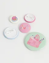 Set de cinco pines con diseños adorables de gatos y frases graciosas.