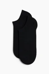 Pack de siete pares de soquetes negros de corte bajo.