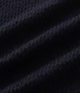 Musculosa de hombre color blanco hueso, con textura de punto, corte regular y escote redondo (canoa).