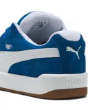 Championes urbanos Puma Park Lifestyle Easy, color azul con detalles en blanco y suela marrón.