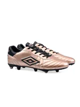 Championes de fútbol Umbro Touch FG, color blanco con detalles en naranja.
