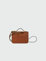 Bandolera Longchamp modelo Box-Trot XS, color amarillo, con correa fina ajustable y logo circular en el frente.