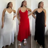 Vestido largo de tirantes finos con escote en V y corte al bies.