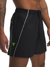 Short deportivo negro con ribete blanco en los laterales y logo de Project Rock en verde flúor.