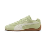 Championes Puma Speedcat OG color pistacho, con detalles en blanco y suela marrón.