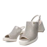 Sandalias negras de cuero calado, con plataforma y taco bloque alto.