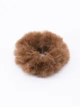 Coletero de pelo marrón de piel sintética.