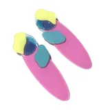 Accesorio de cabello en forma de pinza, con diseño colorido en tonos rosa, amarillo y azul.