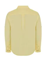 Camisa casual de hombre RKF Galiton, color amarillo claro, de manga larga ajustable con botones de madera. Confeccionada en popelina 100% algodón orgánico, con bolsillo de pecho con logo bordado y protección UV 20+.