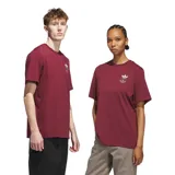 Remera bordó de corte clásico con logo Adidas bordado en el pecho.