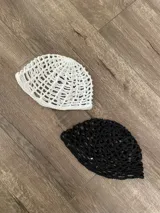 Gorro tipo bucket tejido al crochet, color blanco.