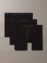 Pack de tres bóxers largos color negro de Calvin Klein, confeccionados en modal ultrasuave y elástico. Cuentan con cinturilla elástica con logo grabado y dobladillo vuelto.