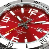 Reloj Casio analógico con caja y correa de acero plateado, esfera roja, agujas e indicadores luminiscentes, cristal mineral y resistencia al agua 50m.